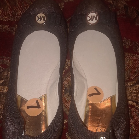 Michael Kors Shoes - New Michael Kors flats 7🐈